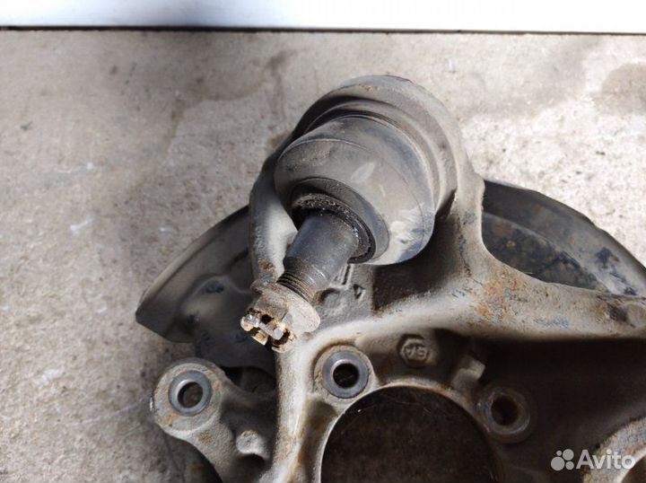 Кулак поворотный задний левый Toyota Avensis II