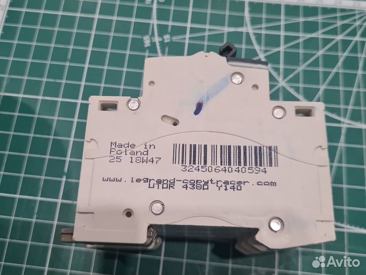 Автоматический выключатель трехполюсный Legrand