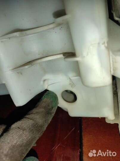 Бачок стеклоочистителя королла е150