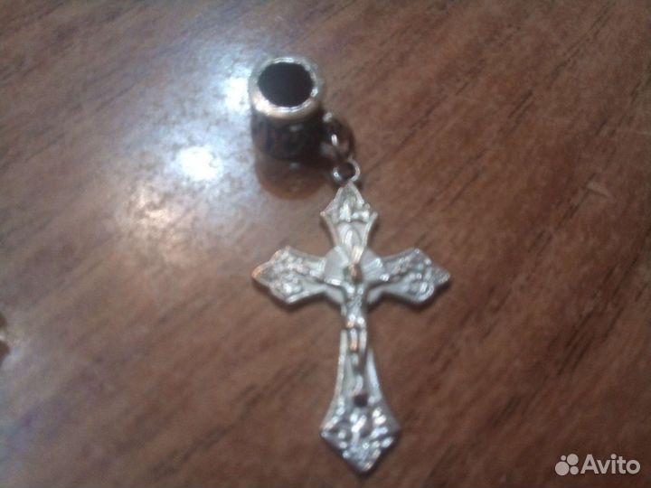 От серёжек, подвеска, клычки, шарм-крест и прочее