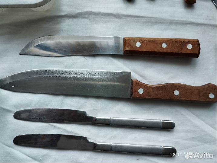 Ножи, ложки, лоток для приборов, подставка, термос