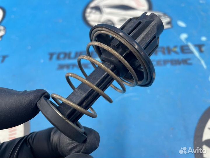 Отбойник капота Mercedes-Benz C-Class WDD205