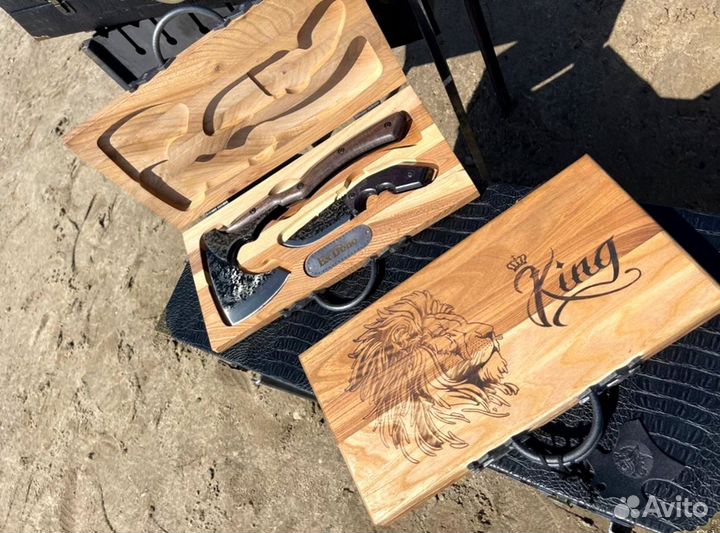 Топор и нож в кейсе из массива дерева карагач