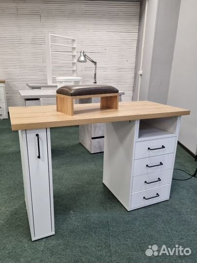 Маникюрный стол Лофт