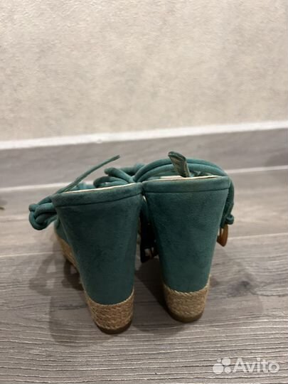 Босоножки prada