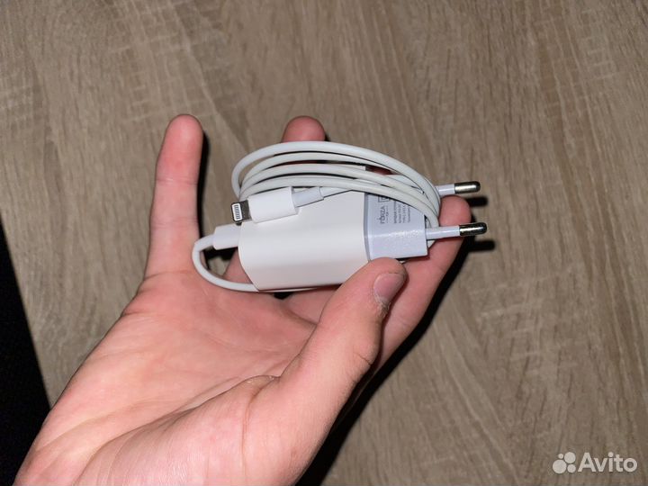 Оригинальная быстрая зарядка на iPhone