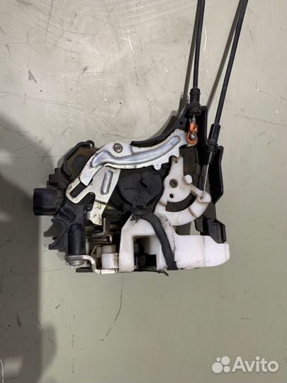 Замок двери задний правый Mitsubishi Lancer 10