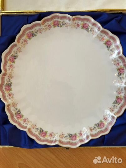 Фарфоровое блюдо с лопаткой