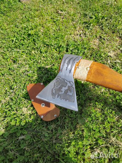 Топор с чехлом