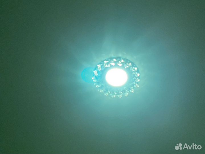 Продам светильники плюс лампочки светодиодные