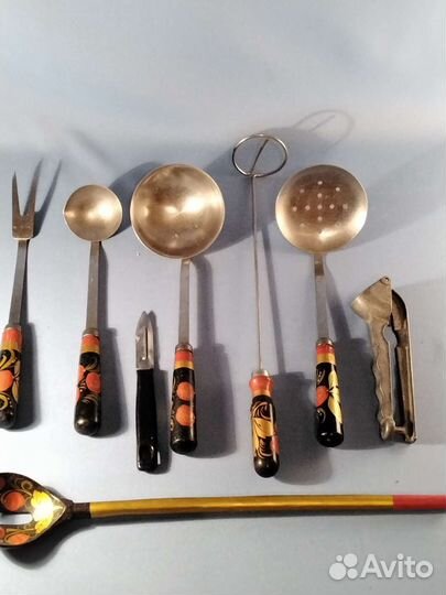 Сковородки, сито, другие кухонные вещи