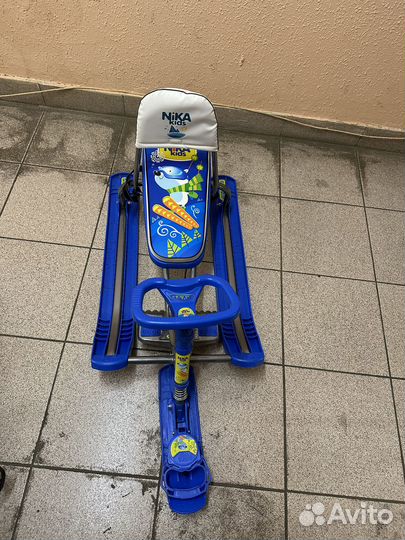 Детский снегокат со спинкой