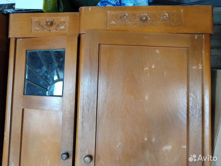 Шкаф СССР с резьбой розы и окном