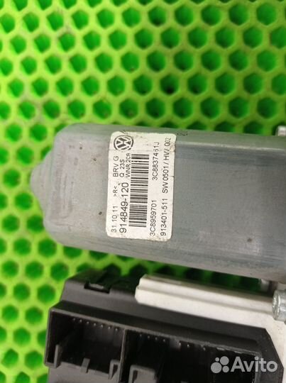 Моторчик стеклоподъемника передний левый L