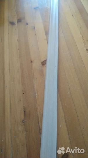 Плинтус напольный пластиковый б/у 2,45 метра
