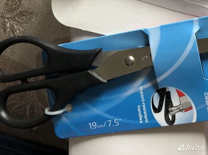 Канцтовары для офиса и школы: степлеры и ножницы п