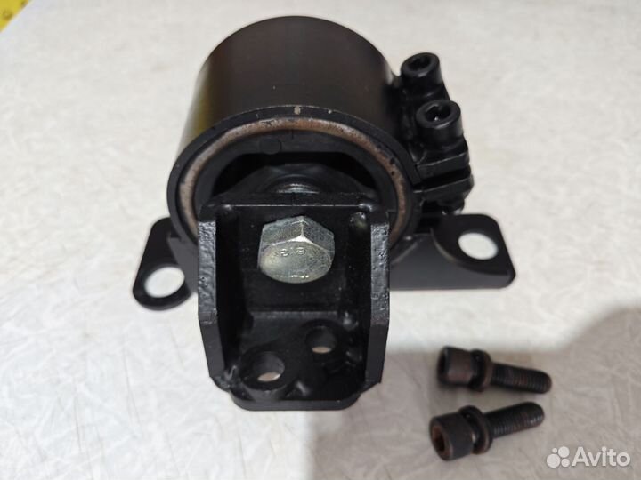 Усиленная правая опора двигателя Лада Веста