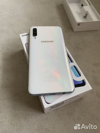 Samsung Galaxy A50, 4/64 ГБ