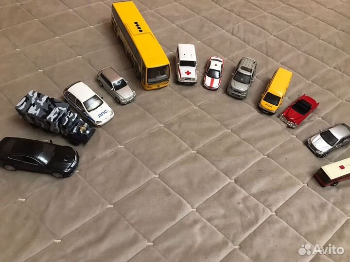Продаю набор машинок