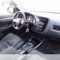 Mitsubishi Outlander 2.0 CVT, 2018, 214 433 км, с пробегом, цена 1 380 000 руб.