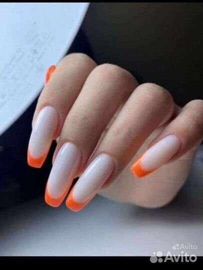 Покрытие ногтей на руках лаком