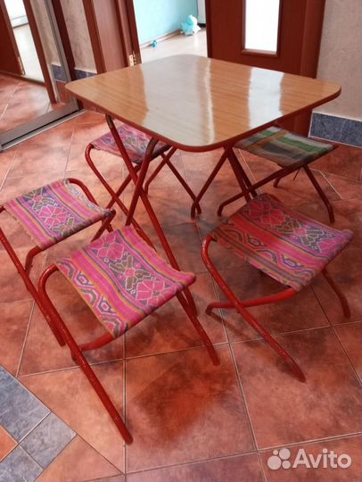 Мебель походная складная; стол и 5 стульев