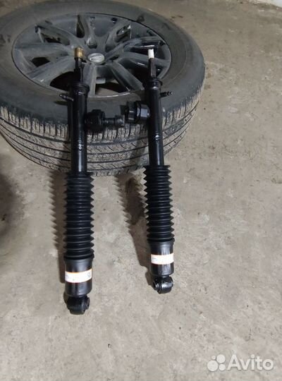 Амортизатор Nissan Patrol Y62 задний