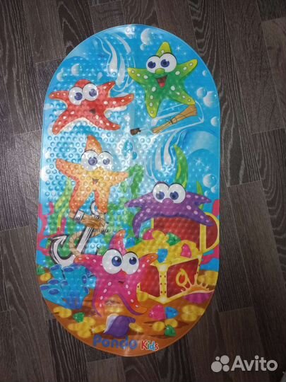 Противоскользящий коврик в ванну