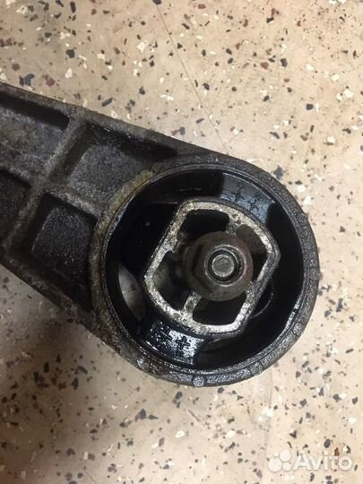 Подушка кпп Шевроле Лачетти