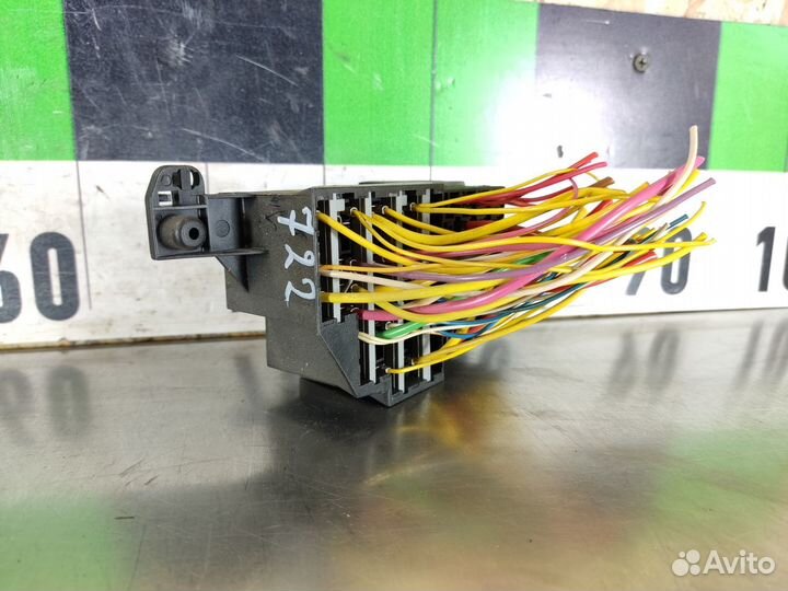 Блок предохранителей салонный Renault Logan 2005 2