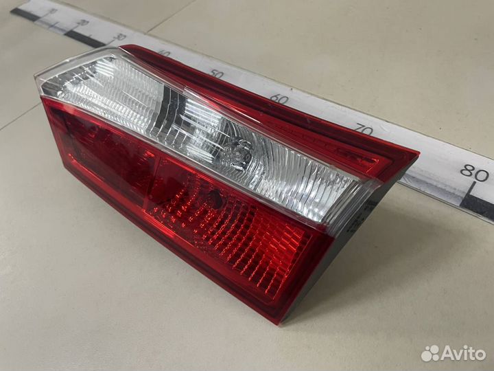 Фонарь задний внутренний правый Toyota Corolla E18