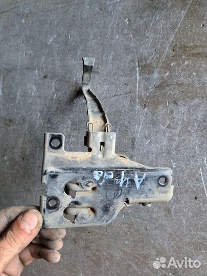 Замок капота Audi A4 B6