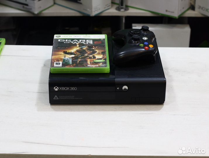 X-Box 360E 64gb + Gears of War 2