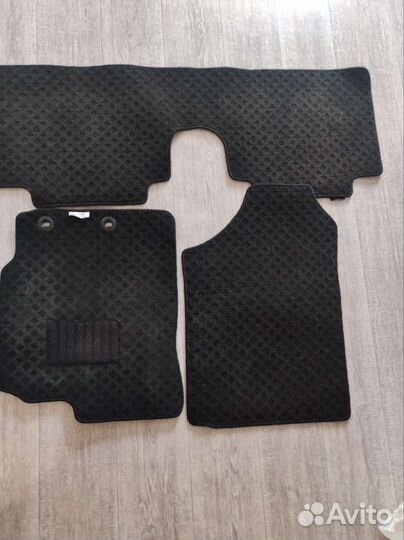 Автоковрики для Toyota Vitz 2018