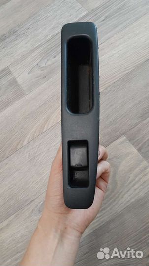 Кнопка стеклоподъемника правая Nissan Qashqai J10