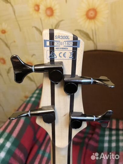 Бас-гитара Ibanez SR300L-IPT