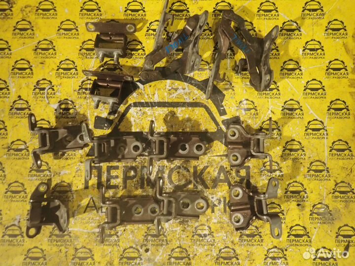 Петля SsangYong Tivoli