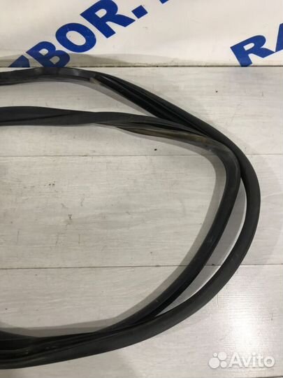 Уплотнитель двери задний левый KIA sportage 3 SL 2