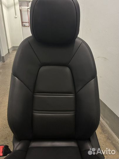 Передние сиденья Porsche cayenne E3 9YA