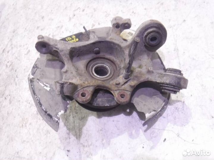 Кулак задний правый бмв