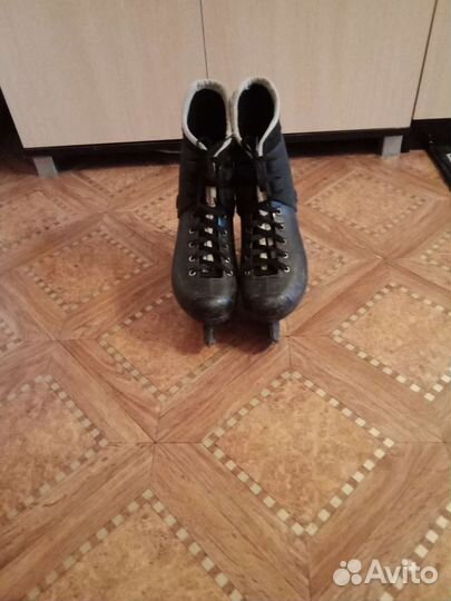 Коньки хоккейные