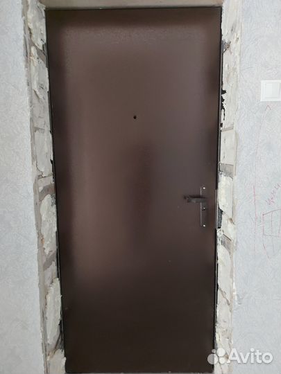 Дверь входная металлическая от застройщика