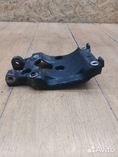 Кронштейн кондиционера Ford Focus 2 G8DA 2010