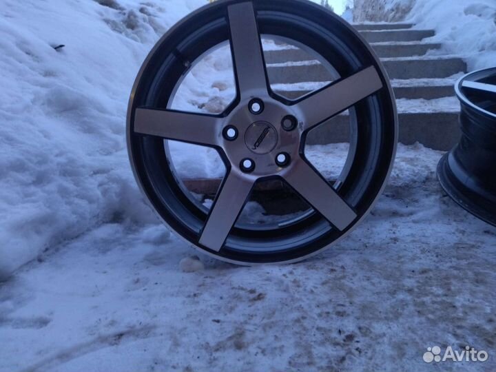 Литые диски r17 5x114 3 vossen