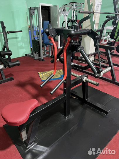 Силовой тренажер для плеч профессиональный