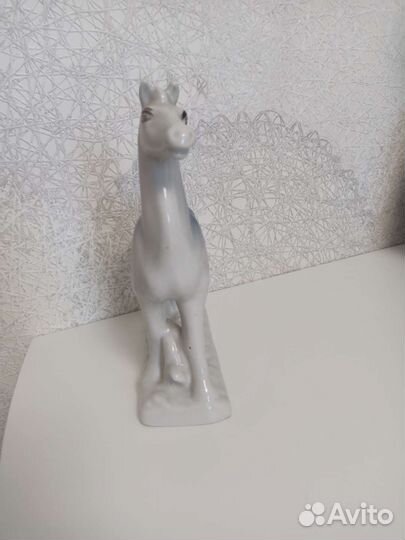 Фарфоровая статуэтка 