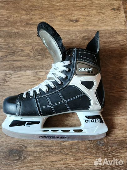 Хоккейные коньки ccm 42 размер б/у