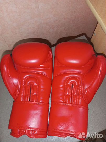 Боксерские перчатки clinch 10 oz