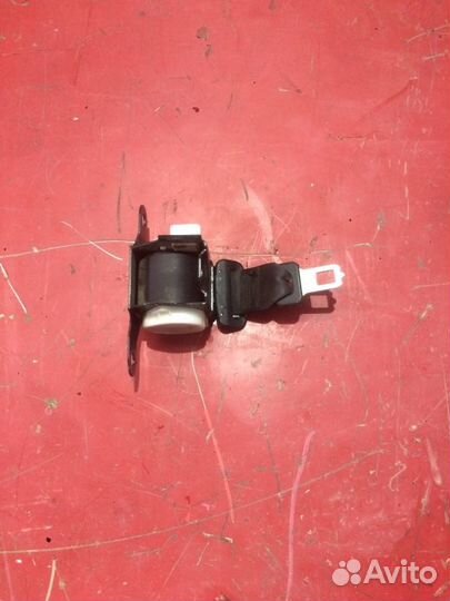 Ремень безопасности задний Nissan Almera N16