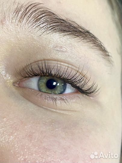 Модель на наращивание ресниц